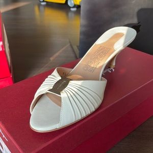 Ferragamo Rondine Kitten Heels NIB